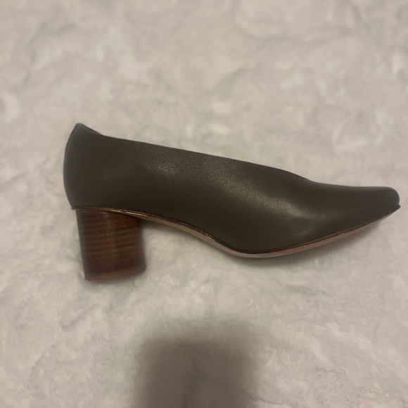 Elegant Brown Women's Shoes - Picture 6 of 9